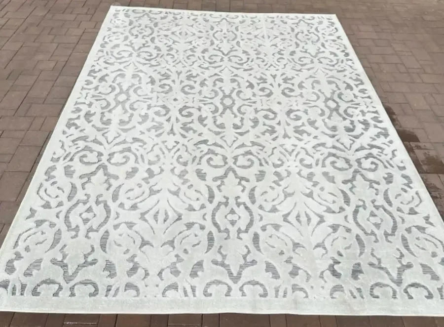 Freshly cleaned colourful rug